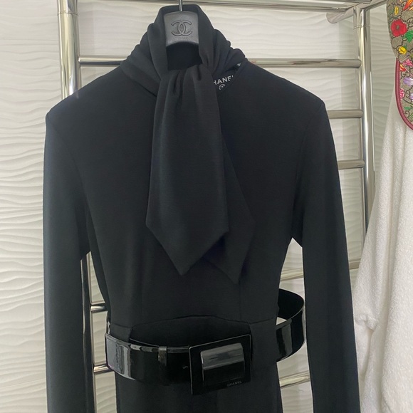 Chanel Authentic Black wool dress from 2007 fall collection as seen on Beyoncé. - Picture 7 of 17